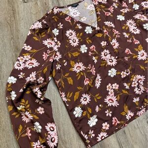 Ann Taylor • Floral Satin Button Down V Neck Blouse